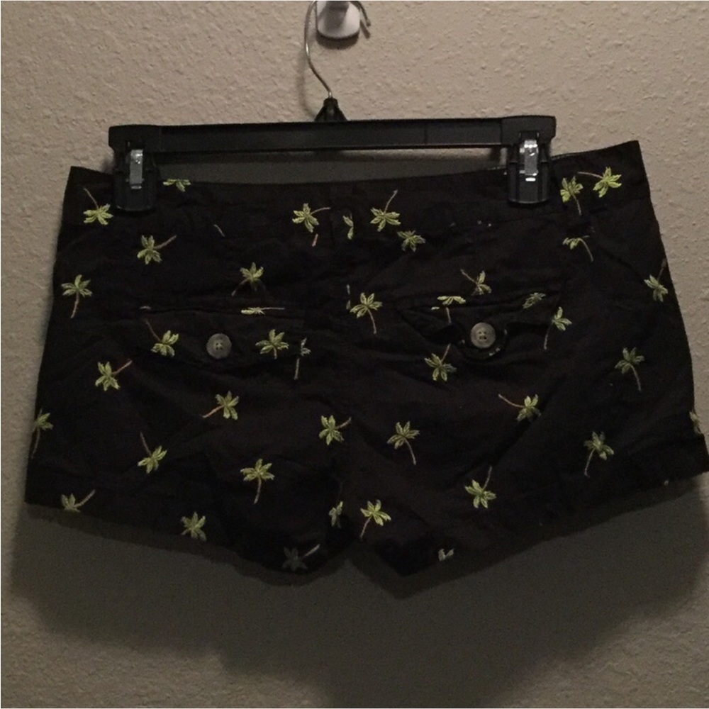Aeropostale palm tree theme short shorts Woman’s size 3/4 black green tan - Picture 10 of 11